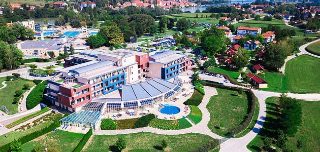 HOTEL WELL ****